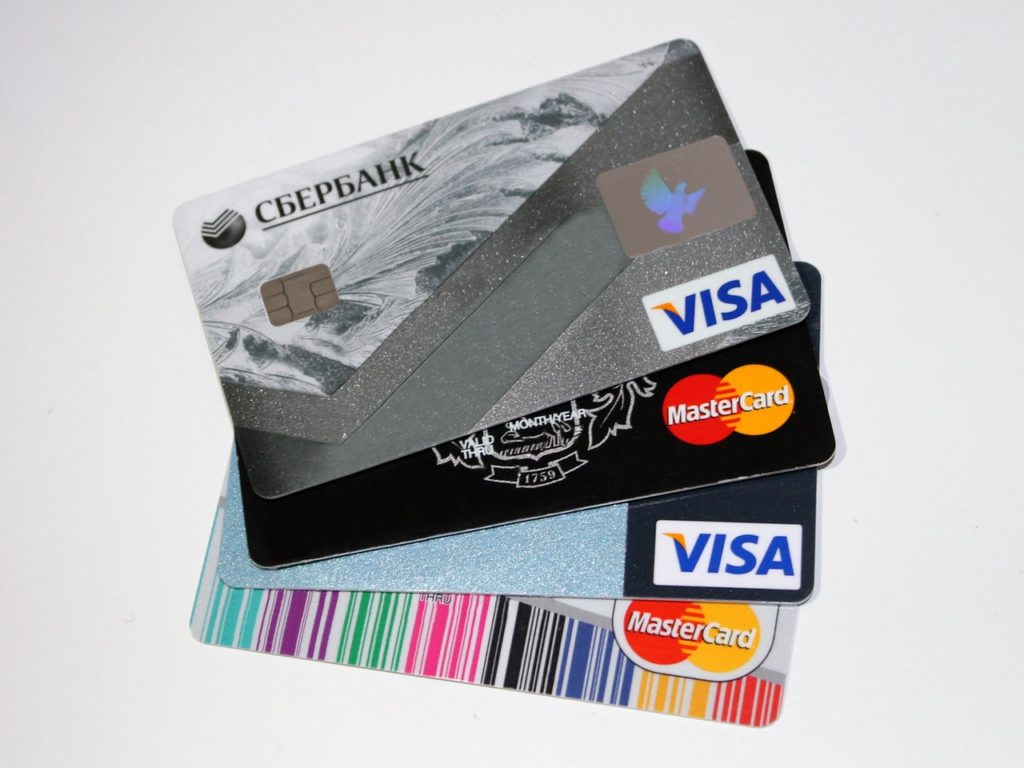 Deserve bietet Kreditkarten für junge Menschen an
