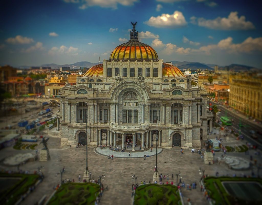 Mexiko City - die Regierung hat mehrere Programme für die schwache Industrie angekurbelt.