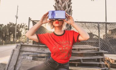 woman-in-red-crew-neck-t-shirt-wearing-virtual-reality-911601